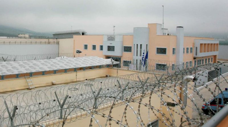 Προσωρινά κρατούμενοι ο δράστης και ο Αρχιφύλακας για το έγκλημα στις Φυλακές Δομοκού