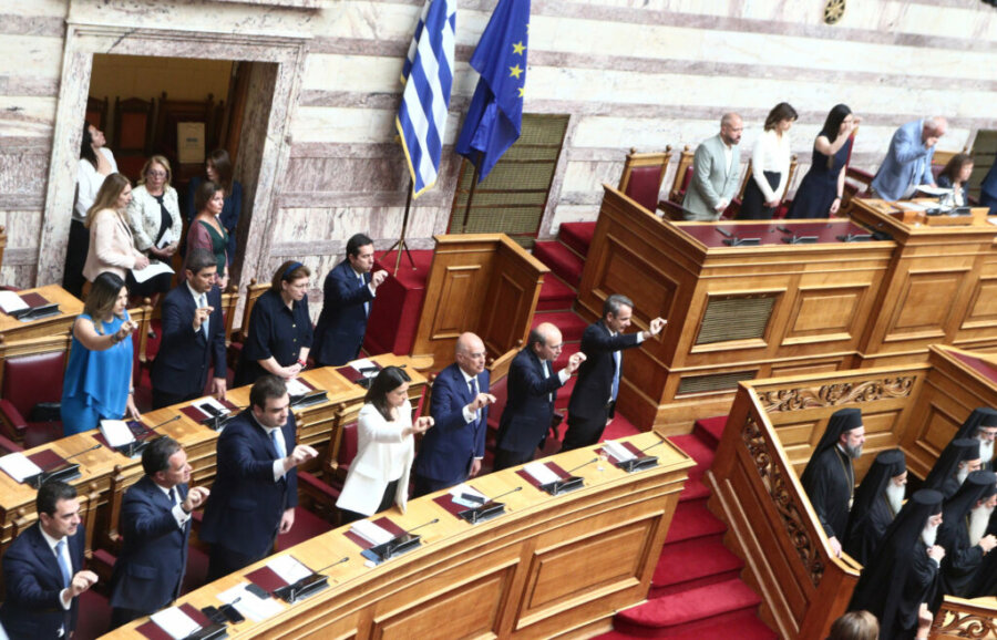Το παρασκήνιο της ορκωμοσίας της νέας Βουλής – Πανέτοιμοι οι βουλευτές για την αντιμετώπιση των προκλήσεων