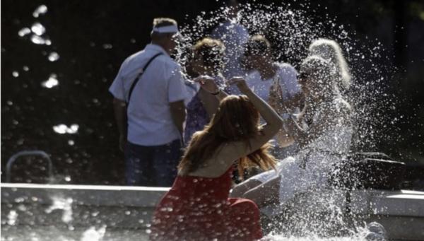 Ισχυρός καύσωνας διαρκείας σε όλη τη χώρα έως το Σάββατο – 42 βαθμοί Κελσίου την Πέμπτη στην Αθήνα
