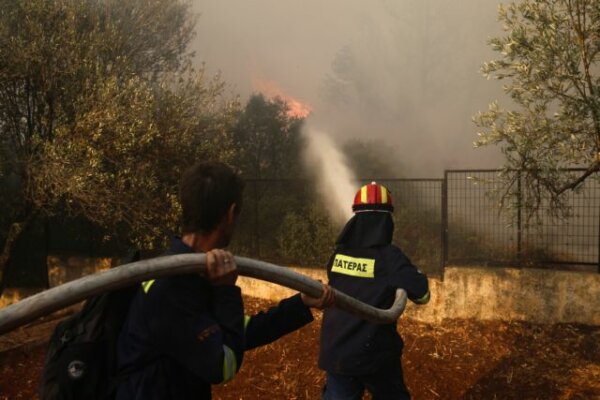 Πύρινος εφιάλτης σε Γαλλία και Ισπανία: Πάνω από 250.000 εκκενώσεις, ένας νεκρός και τρία μέτωπα απειλούν τη Μαδρίτη
