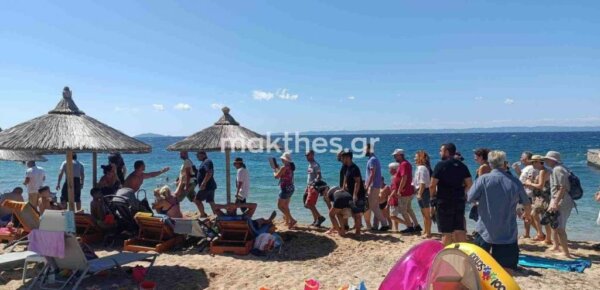 Χαλκιδική: Ο Δήμος Κασσάνδρας απομάκρυνε από παραλία 700 ξαπλώστρες και 300 ομπρέλες που καταλάμβαναν δημόσιο χώρο