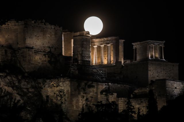 Υπερπανσέληνος Οκτωβρίου: Πώς επηρεάζει την υγεία μας το φεγγάρι