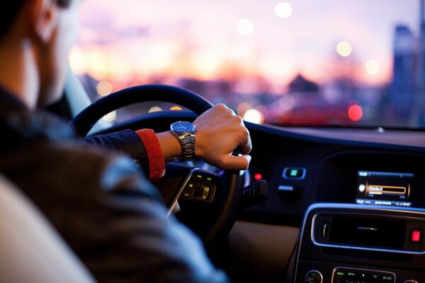 Τέλος η οδήγηση για τους 70χρονους – Τι προβλέπεται για τους υπερήλικες οδηγούς