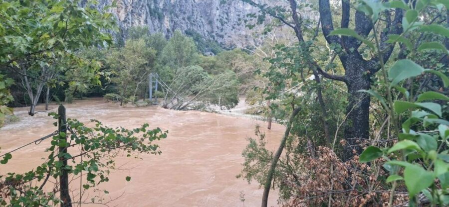 Ο Πηνειός «κατάπιε» το ιστορικό προσκύνημα της Αγίας Παρασκευής στα Τέμπη