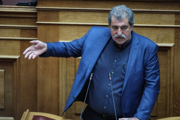Πολάκης: Πριν από οποιοδήποτε θεσμικό πλαίσιο, πρέπει να γίνει έλεγχος των παράνομων ιατρικών κέντρων