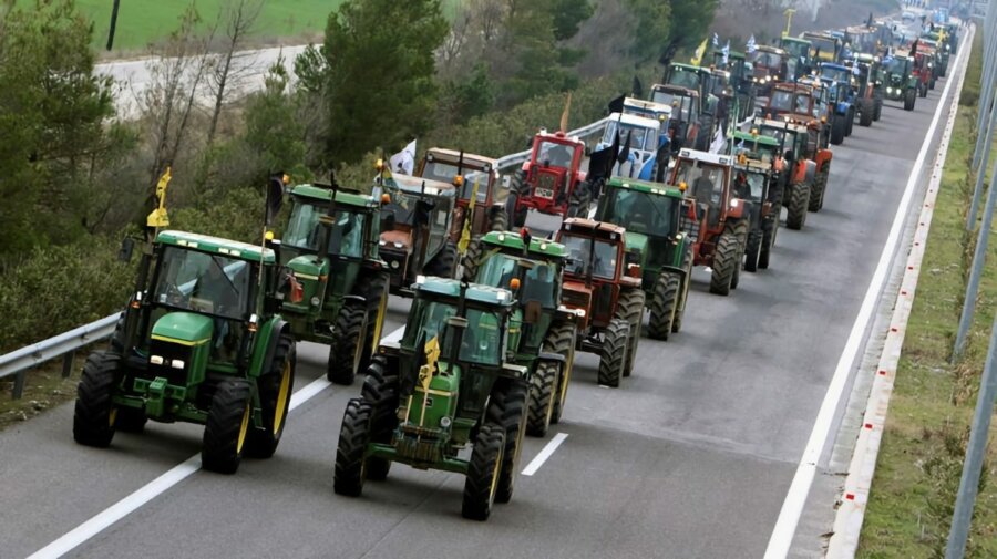 Αγρότες: Από τις 30 Νοεμβρίου τα πρώτα μπλόκα – Κινητοποιήσεις και στα λιμάνια αποφάσισαν οι σύλλογοι στη Νίκαια