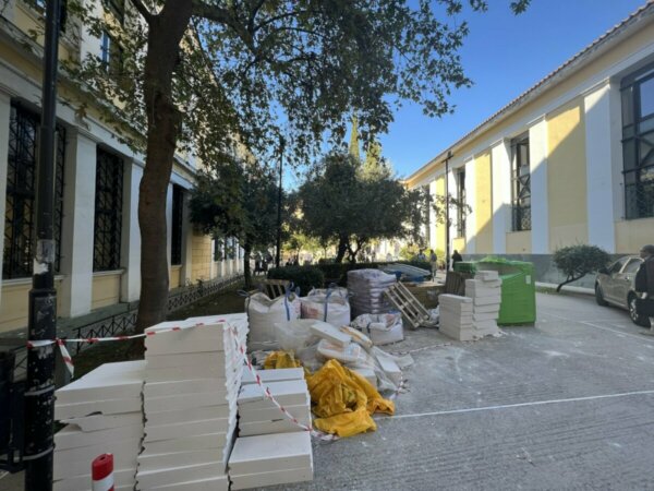 Στα δικαστήρια της Ευελπίδων ο γιος της Ελένης Παπαδοπούλου που συνελήφθη για τη δολοφονία της