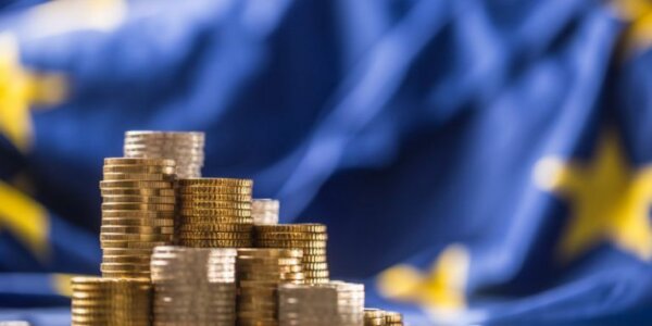 Η Ελλάδα στο “κλαμπ” των χωρών της ΕΕ με κατώτατο μισθό άνω των 1.000 ευρώ