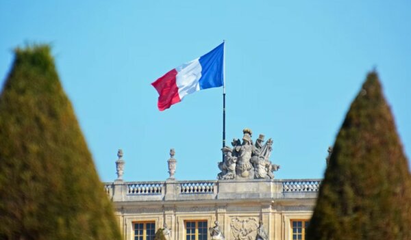 Οι αυξήσεις στους μισθούς δεν ευθύνονται για τον πληθωρισμό λέει ο διοικητής της Τράπεζας της Γαλλίας