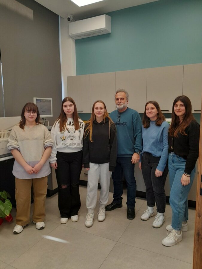 Το 12ο Γενικό Λύκειο Λάρισας στο Μικροβιολογικό Εργαστήριο «Βιοχώρος»