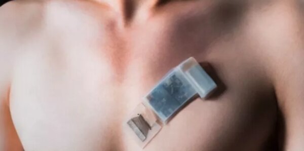 Επιστήμονες ανέπτυξαν φορετή συσκευή με οθόνη LED που παρακολουθεί την υγεία των ασθενών