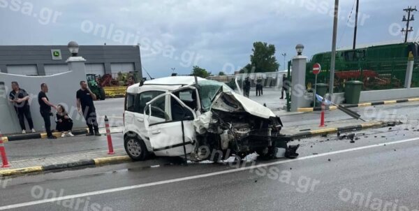 Λάρισα: Καραμπόλα τριών οχημάτων – Δύο γυναίκες τραυματίστηκαν