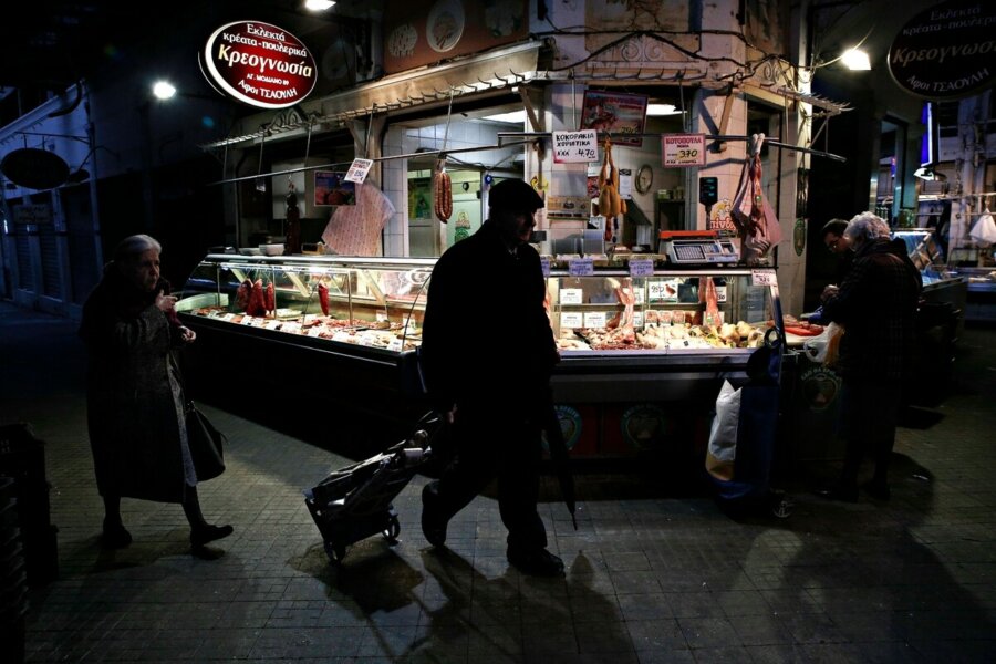 «Φωτιά» στις τιμές στα κρέατα ενόψει Χριστουγέννων: Οι λόγοι και η στάση των καταναλωτών