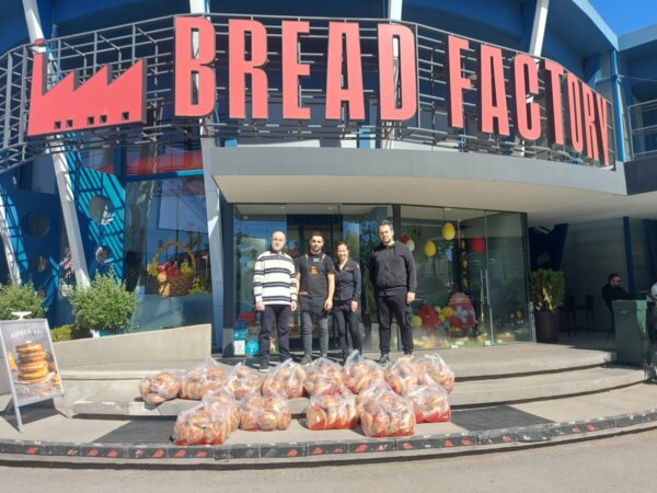 Προσφορά «Bread Factory» στο Κοινωνικό Παντοπωλείο Λάρισας