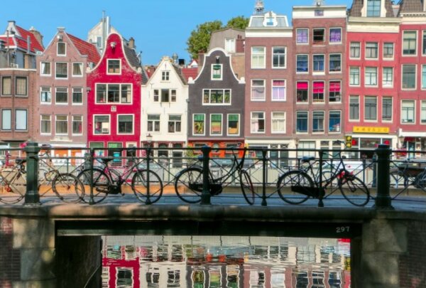 DW: Ολλανδική πόλη διαγράφει χρέη δημοτών της