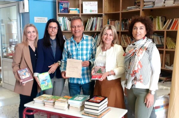 Το ΠΟΚΕΛ προσέφερε βιβλία στο Δημοτικό Σχολείο Φαλάνης