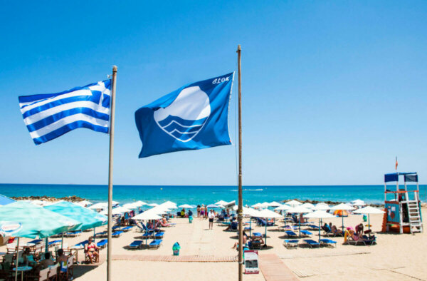 Αφαιρέθηκαν οι γαλάζιες σημαίες από 12 παραλίες