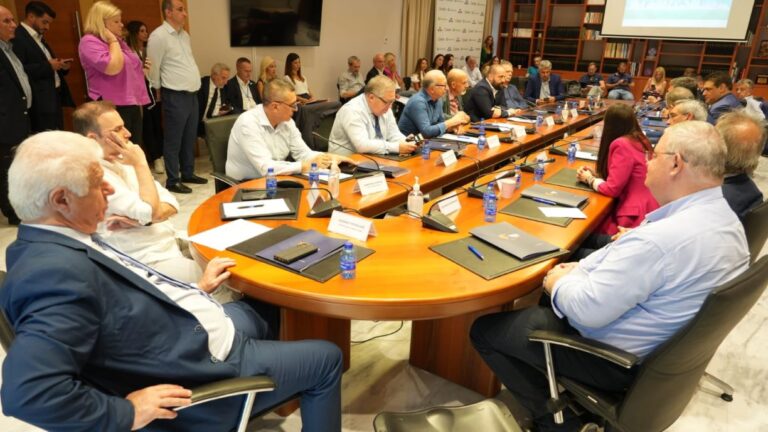 Στο πλευρό του Δ. Κουρέτα η Ένωση Περιφερειών Ελλάδας, με αφορμή την επίθεση του Α. Μπέου