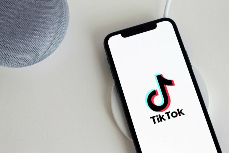 Η ΕΕ κατηγορεί την TikTok για παραβίαση των ψηφιακών κανόνων για διαφάνεια στις διαφημίσεις