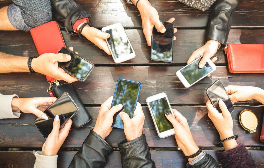 Voucher έως 70 ευρώ για smartphone: Οι δικαιούχοι – Πώς θα το πάρετε