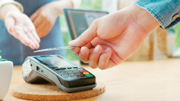 Σε δημόσια διαβούλευση το νέο φορολογικό νομοσχέδιο – Δεκαπλασιασμός προστίμων για διακίνηση αγαθών χωρίς παραστατικά