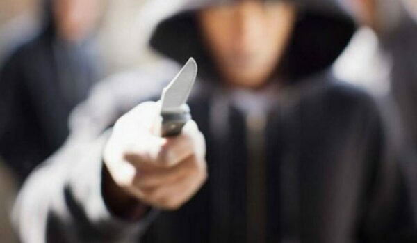 Πετρούπολη: Συνελήφθη 16χρονος που μαχαίρωσε 15χρονο σε συμπλοκή σε λεωφορείο