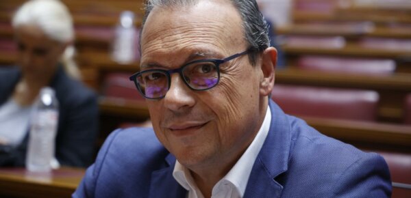 Διαχωρίζει τη στάση του από Τσίπρα ο Φάμελλος, αλλά επιμένει στη στρατηγική της συνεργασίας