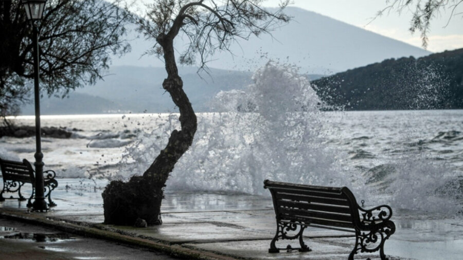 Καιρός: Ευχάριστες θερμοκρασίες και ισχυροί βοριάδες στο Αιγαίο