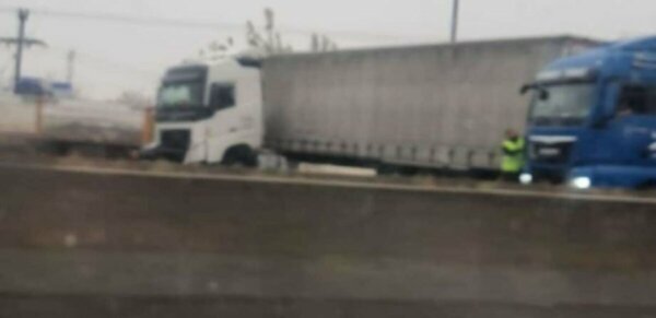 Νεκρός πεζός από παράσυρση νταλίκας στην Ε.Ο. Λάρισας – Τρικάλων