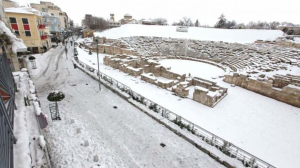 Στα λευκά ντύθηκαν τα ορεινά της χώρας
