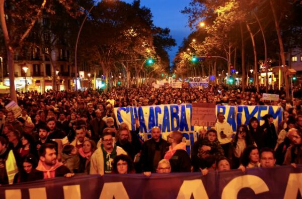Ισπανία: Μαζική διαδήλωση στη Μαδρίτη κατά του πρωθυπουργού Πέδρο Σάντσεθ