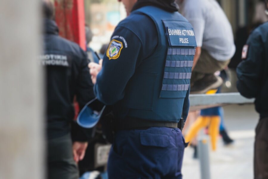Αστυνομικός εκτός υπηρεσίας στην Κρήτη… έπεσε πάνω σε καταζητούμενο και τραυματίστηκε στην προσπάθειά του να τον ακινητοποιήσει