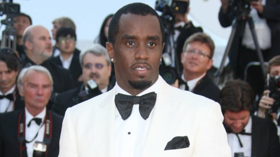 Diddy: Πρώην σύντροφός του κατέθεσε ότι την ανάγκαζε να κάνει σεξ με άντρες συνοδούς