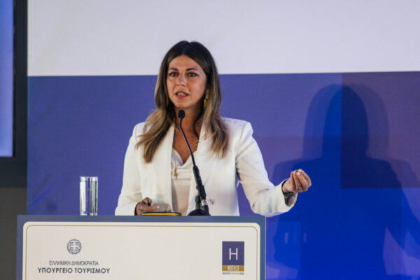 Σοφία Ζαχαράκη: Κοινή η μάχη για να «σπάσουμε» την κουλτούρα της βίας στα σχολεία