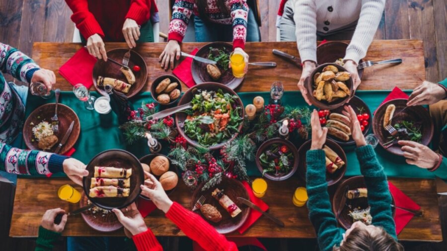 Ακριβότερο φέτος το εορταστικό τραπέζι – «Αλμυρά» τα γλυκά, απλησίαστο το κρέας