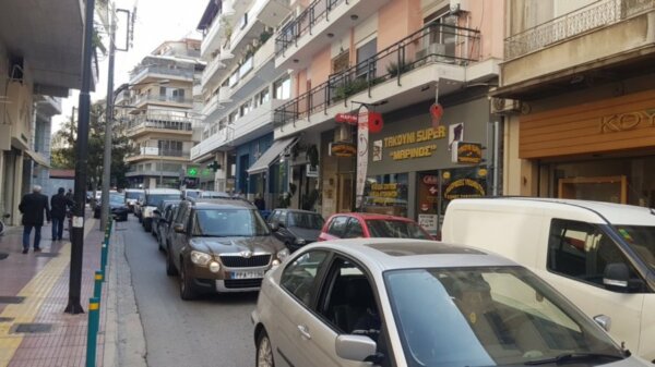 Ξεκινάει η ελεγχόμενη στάθμευση σε 17 δρόμους στην πόλη της Λάρισας