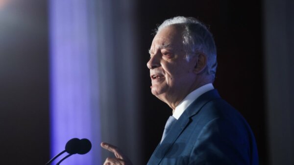 Ο Κ. Τασούλας εγκαινίασε την έκθεση «Διαχρονικές Υφές» στα Ιωάννινα: «Ένα οδοιπορικό διαρκούς έμπνευσης»