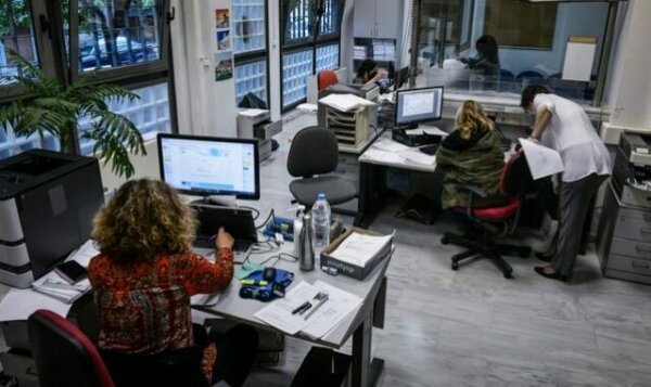 Δημόσιο: Αυξήσεις για χιλιάδες υπαλλήλους με προσωπική διαφορά: Ποιοι κερδίζουν και πόσα
