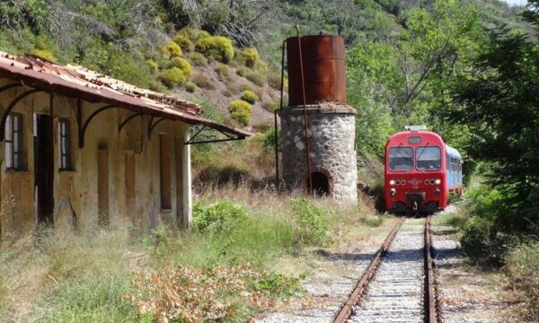 Θεσσαλονίκη: Ταλαιπωρία εν μέσω καύσωνα για επιβάτες τρένου – Ταξίδευαν χωρίς κλιματιστικό