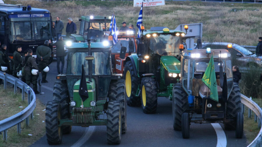 Λάρισα: Σκάνδαλο ΟΠΕΚΕΠΕ και αδιάθετη παραγωγή φυτικών ζωοτροφών βγάζουν αγρότες και τρακτέρ στους δρόμους