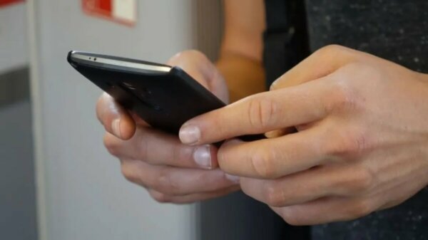 Και πρώην αθλήτρια ανάμεσα στους συλληφθέντες για τις τηλεφωνικές απάτες – Φέρεται να «ξέπλενε» χρήματα για λογαριασμό του αδερφού της