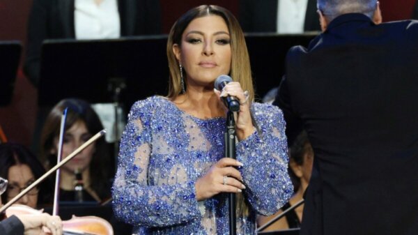 Έλενα Παπαρίζου: Δεν βρίσκομαι στο νοσοκομείο, μετά από ένα αλλεργικό σοκ είχα ένα έντονο κρυολόγημα