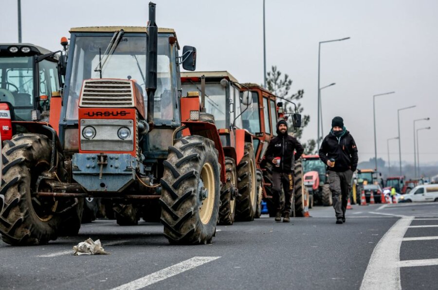 Τρία μεγάλα αγροτικά μέτωπα στη Θεσσαλία: Ενισχύεται διαρκώς το μπλόκο της Καρδίτσας – Ανοιχτός ο Προμαχώνας