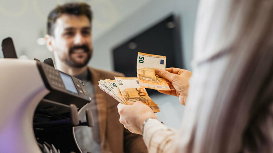 Αλλαγές στα επιδόματα με προπληρωμένη κάρτα: Τι αλλάζει σε αναλήψεις, πληρωμές και προθεσμίες