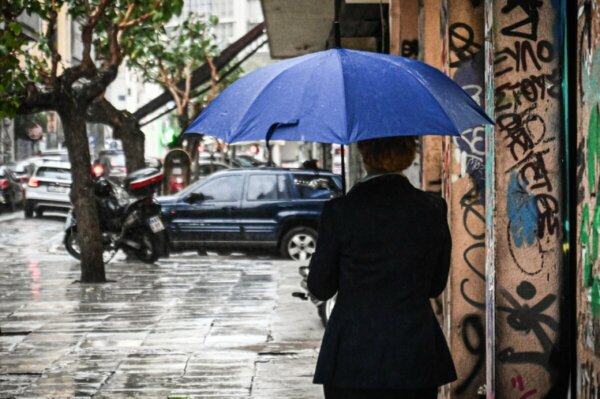 Καιρός: Μικρή πτώση της θερμοκρασίας και αφρικανική σκόνη – Πού θα βρέξει