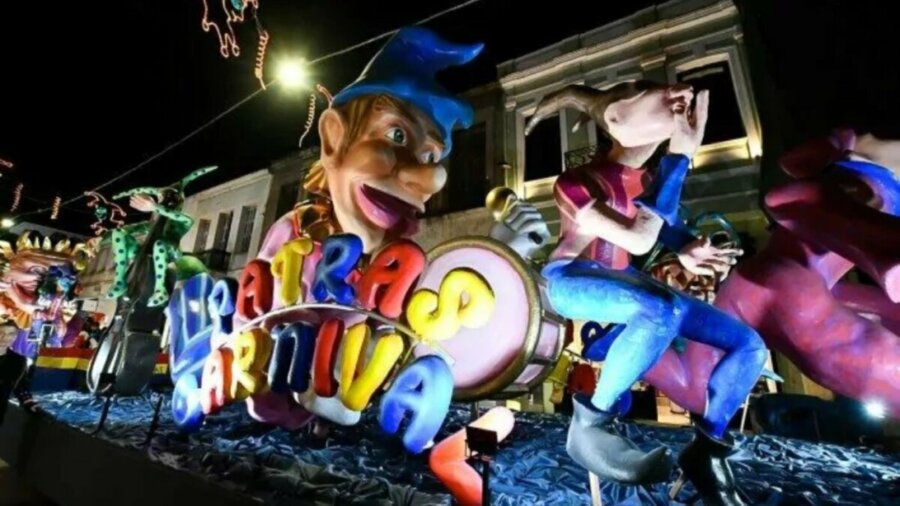 Πάτρα: Πάνω από 50.000 καρναβαλιστές πλημμύρισαν τους δρόμους