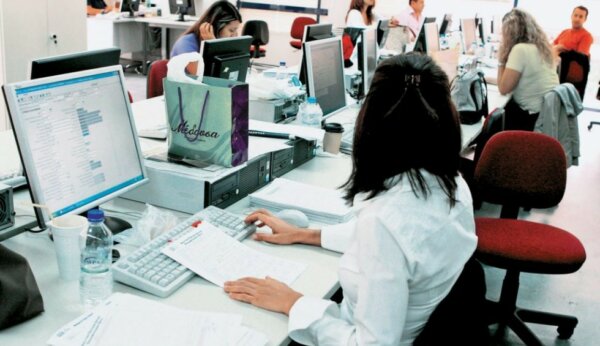 Αριστα στο gov.gr, κάτω από τη βάση στους δήμους – Πως βαθμολογούν οι πολίτες τις υπηρεσίες του Δημοσίου