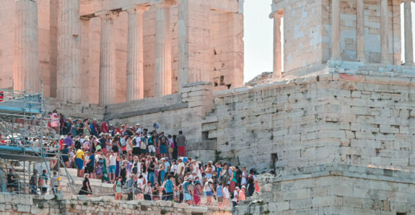 Ο ελληνικός τουρισμός αψήφισε και τον Απρίλιο την κρίση στο Ιράν, με διψήφιο άλμα στα έσοδα
