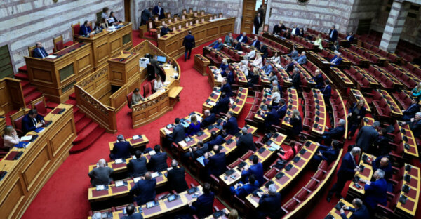 Βουλή: Σε εξέλιξη η ψηφοφορία της προανακριτικής για τα Τέμπη