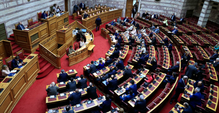 Βουλή: Σε εξέλιξη η ψηφοφορία της προανακριτικής για τα Τέμπη